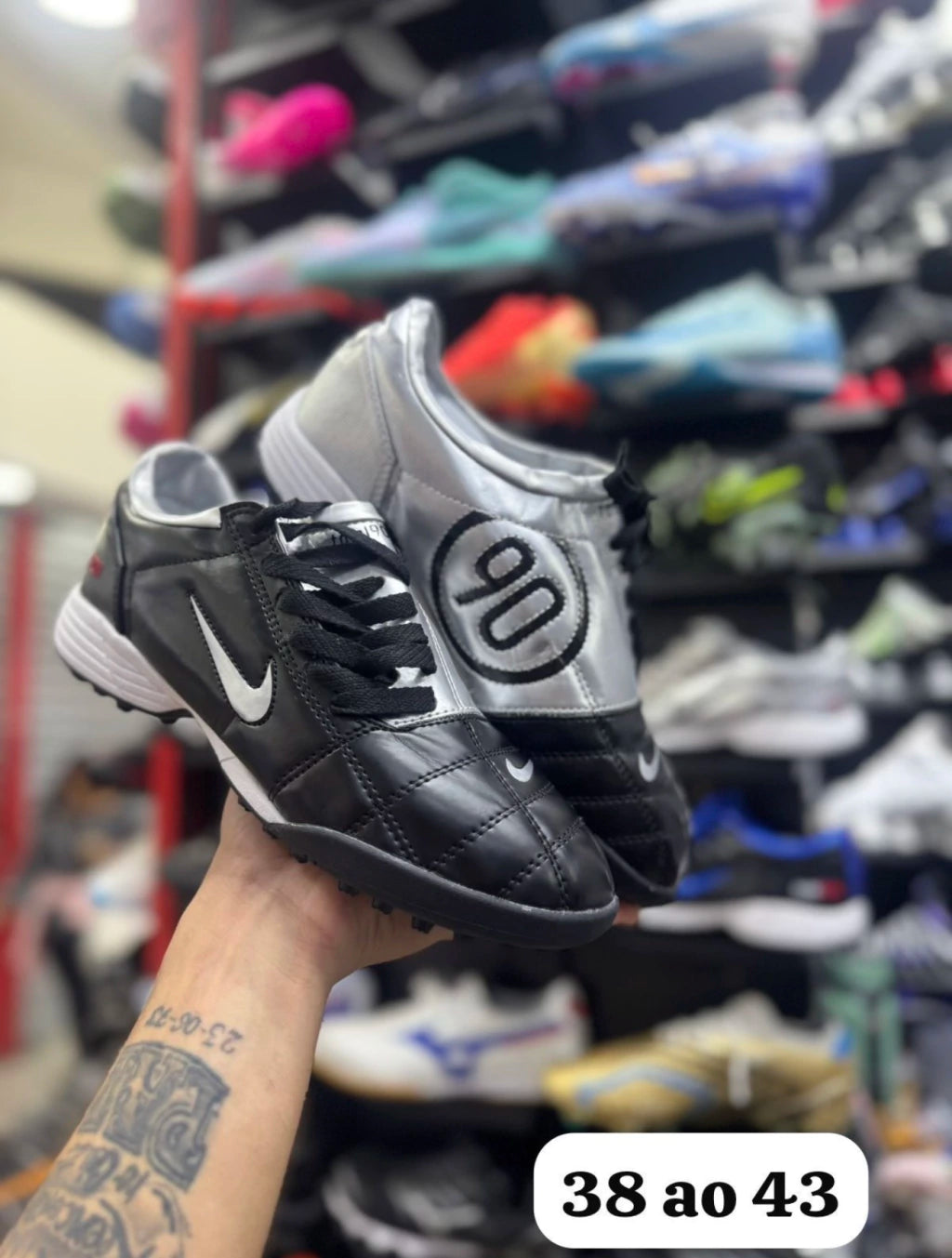 Chuteira Nike Total 90 Society